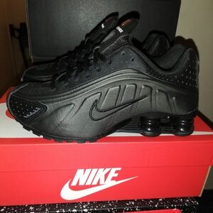 NIKE SHOX R4 PREMIUM WOMEN'S US SIZE 8.5 BRAND NEW IN BOX